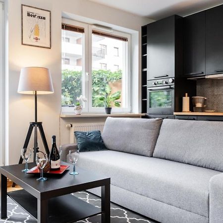 Modern 70M Apartment With Private Garden Metro وارسو المظهر الخارجي الصورة