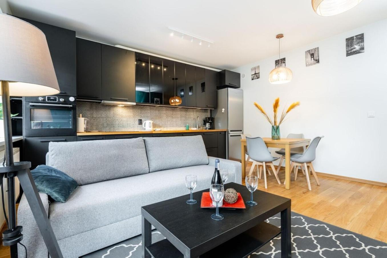 Modern 70M Apartment With Private Garden Metro وارسو المظهر الخارجي الصورة