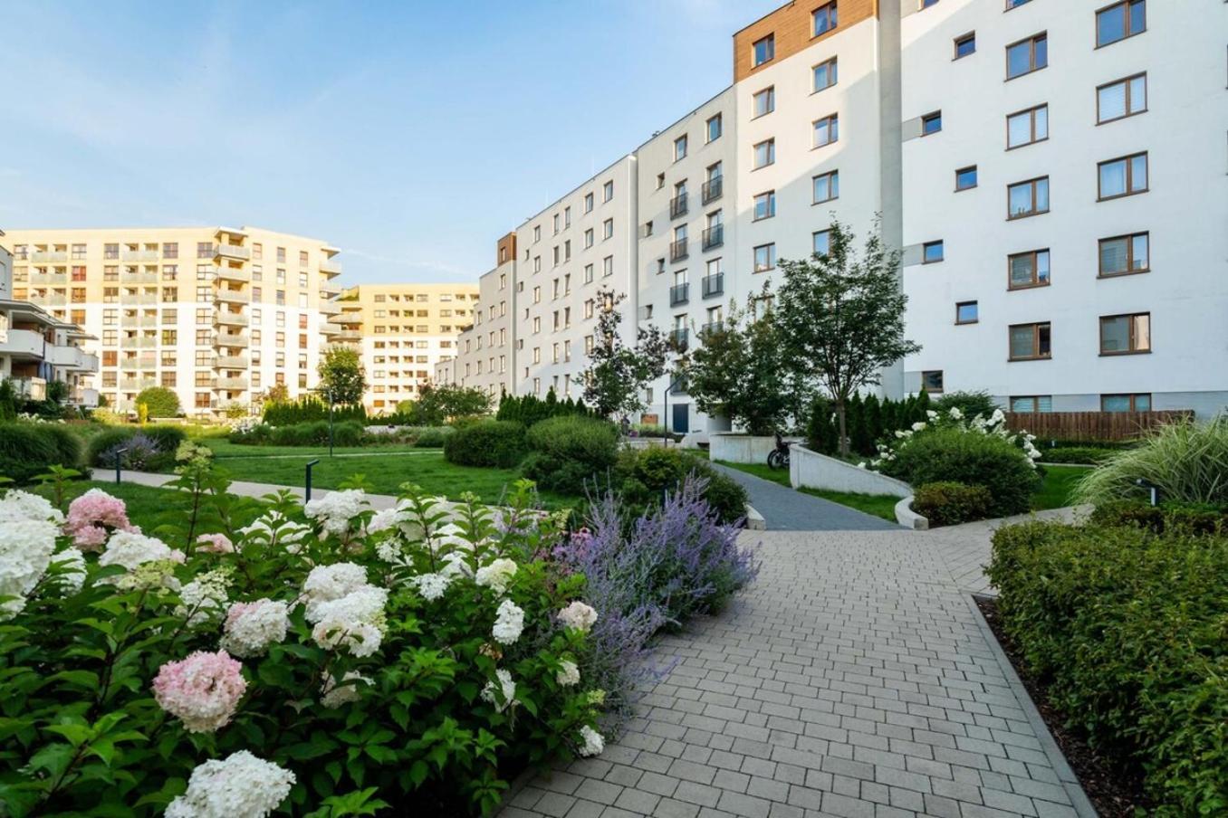 Modern 70M Apartment With Private Garden Metro وارسو المظهر الخارجي الصورة