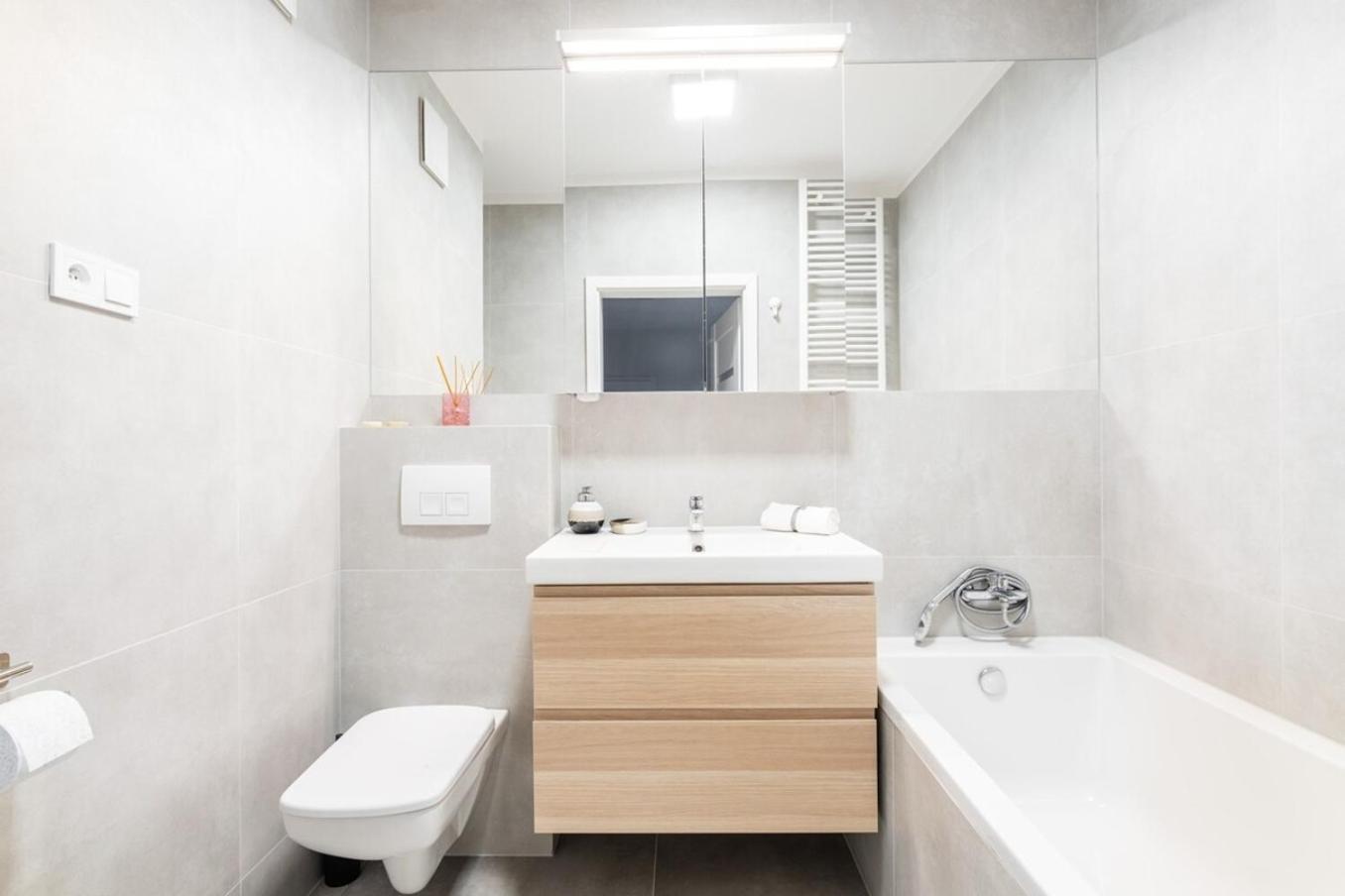 Modern 70M Apartment With Private Garden Metro وارسو المظهر الخارجي الصورة