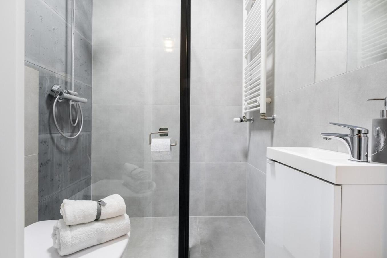Modern 70M Apartment With Private Garden Metro وارسو المظهر الخارجي الصورة